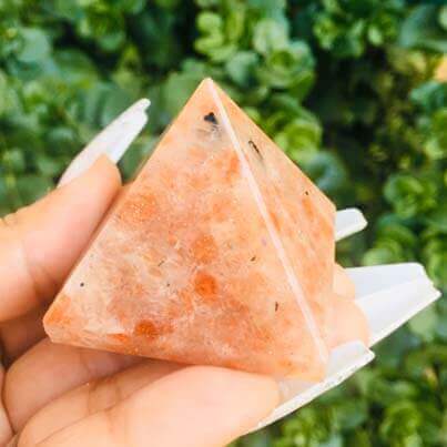Sun Stone Pyramid for Self empowerment, warming glow, cheering mood, Showpiece for Car Dashboard Home Office Table Accessories, Gifting option Natural Crystal
